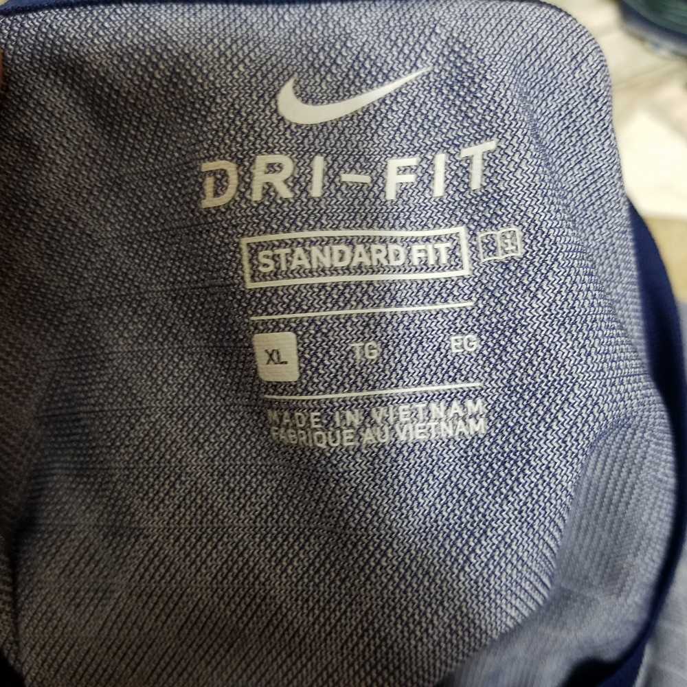 nike dri fit standard VSLR  t Shirt XL.Pit to pit approx:  25 inchesRight shou - Picture 7 of 8